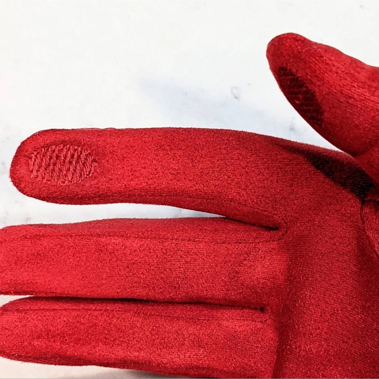 PUFFER TECH GLOVES in Shiny Red